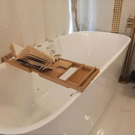 Appartement Elegant Avec Baignoire Parijs