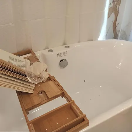 Elegant Avec Baignoire Appartement Parijs